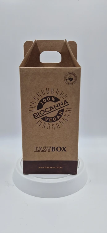 Przód (20260121_113816.jpg): Zestaw startowy nawozów BIOCANNA Easybox 100% wegański w kartonowym pudełku.