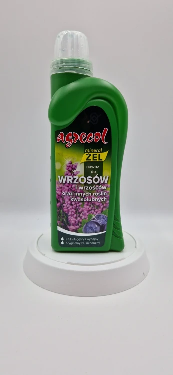 Wrzosy Przód (20260120_135824.jpg): Nawóz Mineral Żel do wrzosów i roślin kwaśnolubnych Agrecol w butelce z dozownikiem.