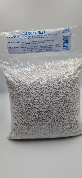 5L (20260121_114659.jpg): Agroperlit 5L naturalny dodatek do podłoża poprawiający napowietrzenie korzeni.