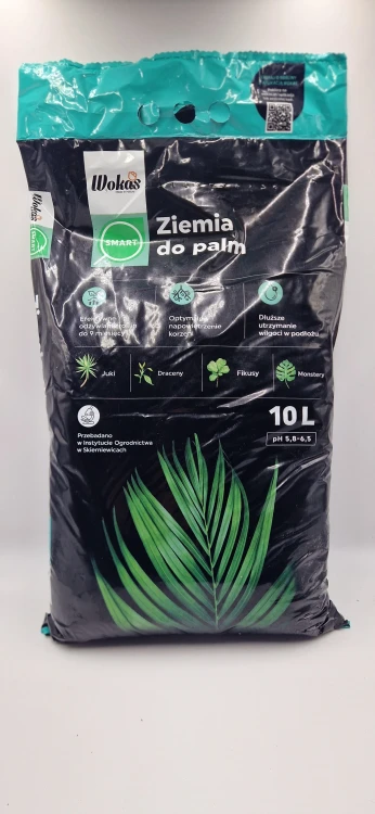 Przód opakowania: Opakowanie podłoża Wokas SMART do palm, juk i dracen z liściem palmy.