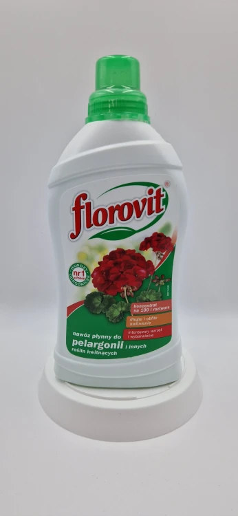 Pelargonie 1 kg Przód (20260120_153955.jpg): Skoncentrowany nawóz do pelargonii Florovit 1 kg na 100 litrów roztworu.