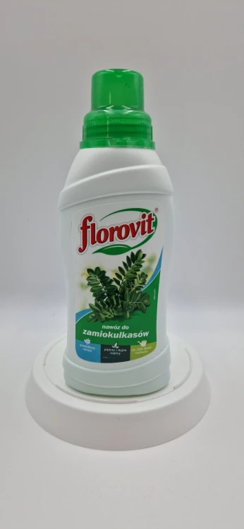 Przód (20260120_154231.jpg): Specjalistyczny nawóz płynny Florovit do zamiokulkasów wspierający wypuszczanie nowych pędów.