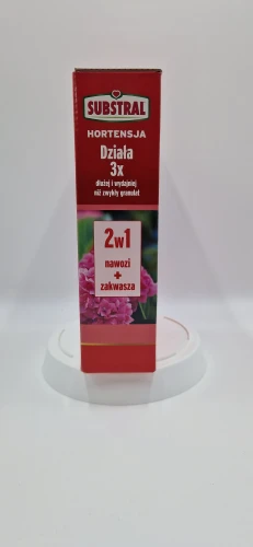 Informacja o wydajności i podwójnym działaniu nawozu do hortensji na boku kartonu.
