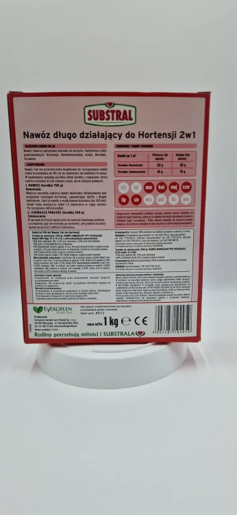 Tabela dawkowania nawozu do hortensji 2w1 i instrukcja nawożenia na odwrocie pudełka 1 kg.