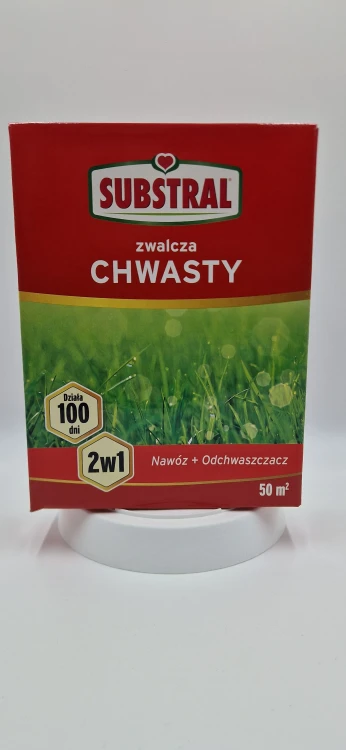 Nawóz do trawnika z odchwaszczaczem Substral 2w1 zwalczający chwasty przez 100 dni.