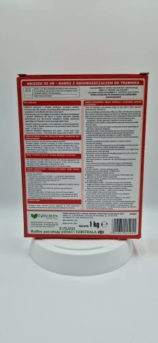 Opis działania i skład nawozu z odchwaszczaczem Mniszek 02 GR na odwrocie pudełka 1 kg.