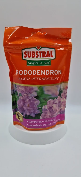 Przód: Nawóz interwencyjny Substral Magiczna Siła Rododendron z grafiką fioletowych kwiatów różanecznika.