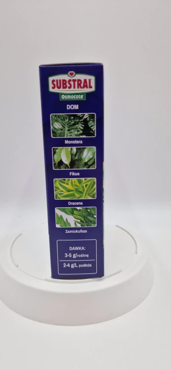 Bok opakowania „DOM” (zielone liście): Bok opakowania wymieniający rośliny domowe: monstera, fikus, dracena, zamiokulkas.