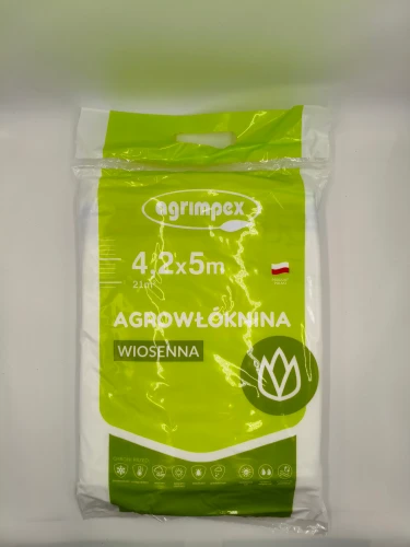 Szeroki pakiet agrowłókniny 4,2x5m gwarantuje ochronę dużych plantacji.