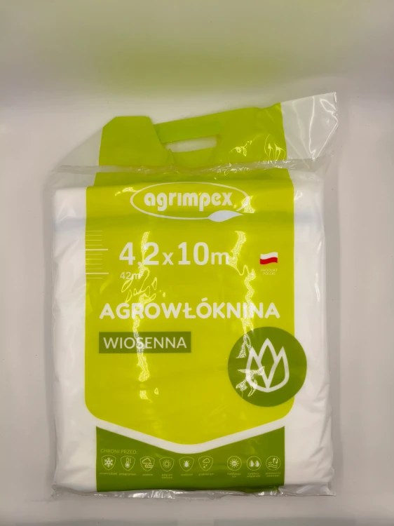 Opakowanie agrowłókniny 4,2x10m o powierzchni 42m2 zabezpiecza profesjonalne uprawy.