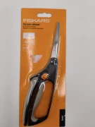 Nożyce do trawy i bukszpanu Fiskars Solid S50 w opakowaniu służą do precyzyjnego cięcia.