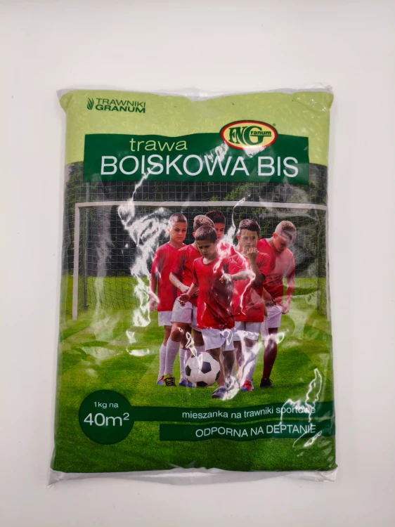 Worek trawy Boiskowa Bis Granum 1kg z grafiką piłkarzy gwarantuje odporność na deptanie.
