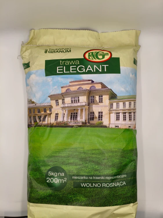 Worek trawy Elegant 5kg wystarcza na duży trawnik ozdobny.