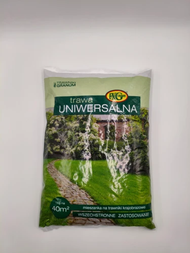 Worek 1kg trawy Uniwersalnej Granum z malowniczą ścieżką w ogrodzie.