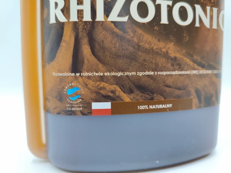 Zbliżenie etykiety stymulatora BIOCANNA potwierdza naturalny skład i certyfikat rolnictwa ekologicznego.