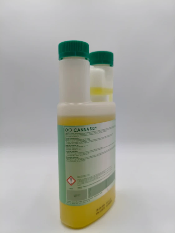 Boczna część butelki CANNA Start posiada zintegrowaną miarkę ułatwiającą precyzyjne dozowanie preparatu.