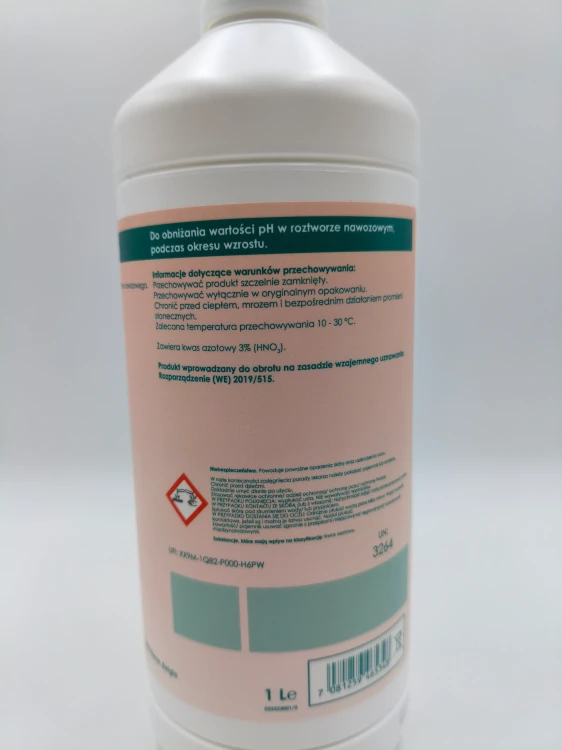 Etykieta boczna regulatora CANNA pH- Wzrost zawiera krótką instrukcję dawkowania na 10 litrów roztworu.