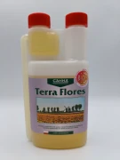 Front butelki nawozu CANNA Terra Flores na kwitnienie prezentuje malownicze pola żółtych kwiatów.
