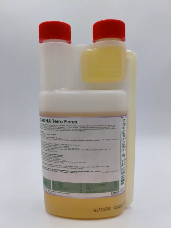 Tył opakowania nawozu CANNA Terra Flores zawiera precyzyjną instrukcję dawkowania i skład produktu.