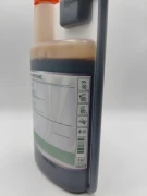 Bok butelki CANNA RHIZOTONIC z wbudowaną miarką potwierdza pojemność 1 litra oraz prezentuje piktogramy informacyjne.