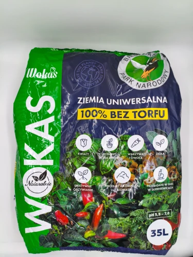 Duży, 35-litrowy worek ekologicznej ziemi uniwersalnej WOKAS 100% bez torfu z kolorową grafiką warzyw i kwiatów.