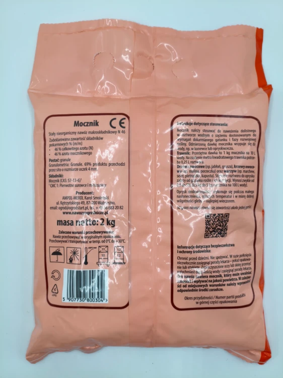 Tył opakowania 2kg nawozu Mocznik z dokładną instrukcją sporządzania oprysków dolistnych.