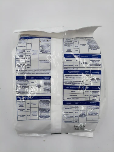 Tył worka 1 kg AZOFOSKA zawierający tabelę dawkowania dla warzyw, drzew i trawników.