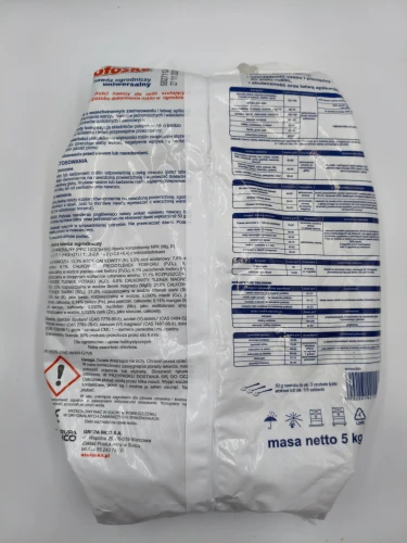 Tylna etykieta worka 5 kg nawozu AZOFOSKA z dokładnym składem chemicznym i ostrzeżeniami bezpieczeństwa.