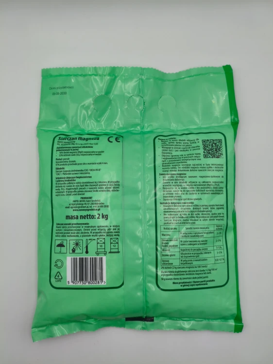 Przednia strona zielonego opakowania nawozu Siarczan Magnezu marki Ogród Start, waga 2kg, chroniącego przed brązowieniem igieł