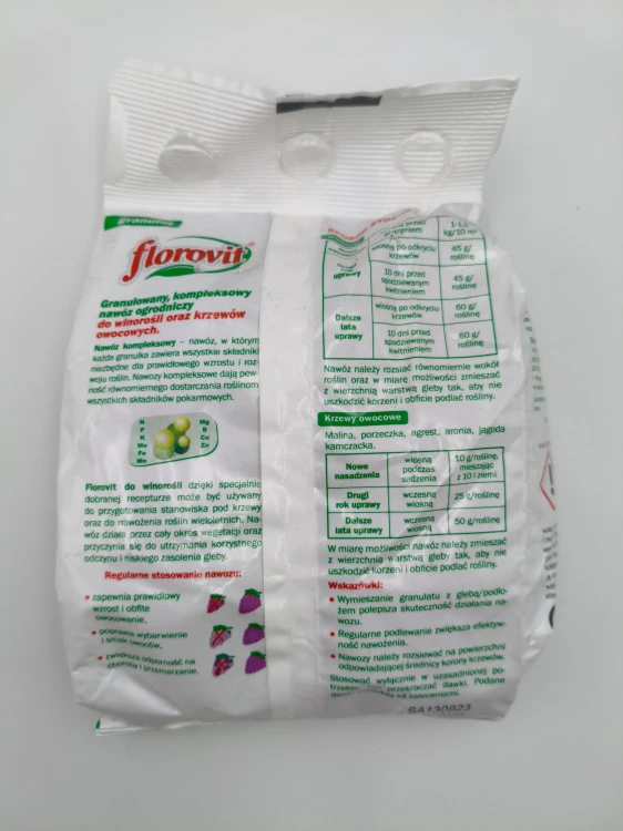 Tylna strona opakowania nawozu Florovit do winorośli i krzewów owocowych z tabelą dawkowania i instrukcją